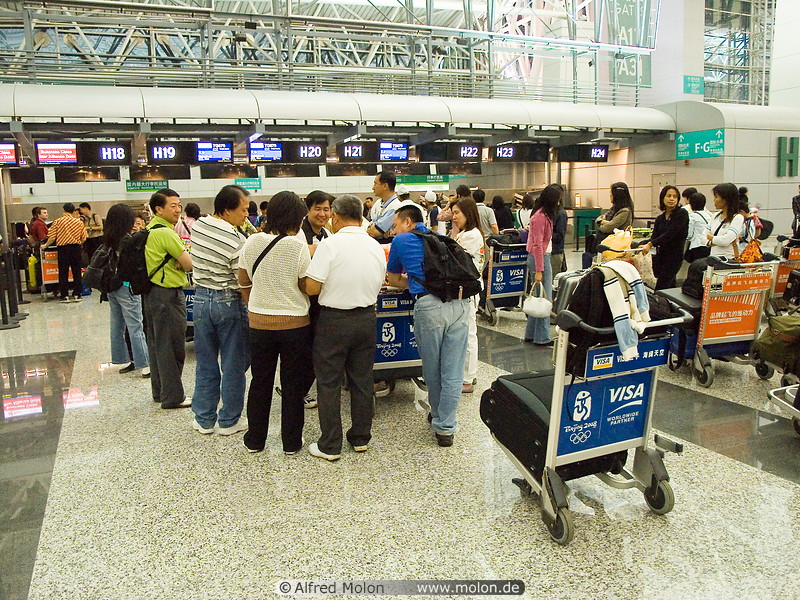 26 Queue at the check-in counter
