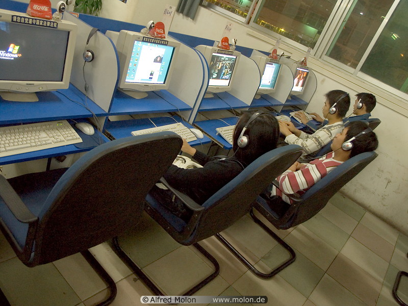 12 Chinese Internet cafe