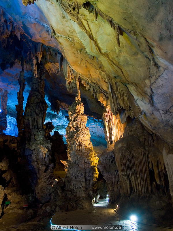 12 Stalagmites and other rock formations