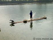 04 Fisherman with cormorant on bamboo boat