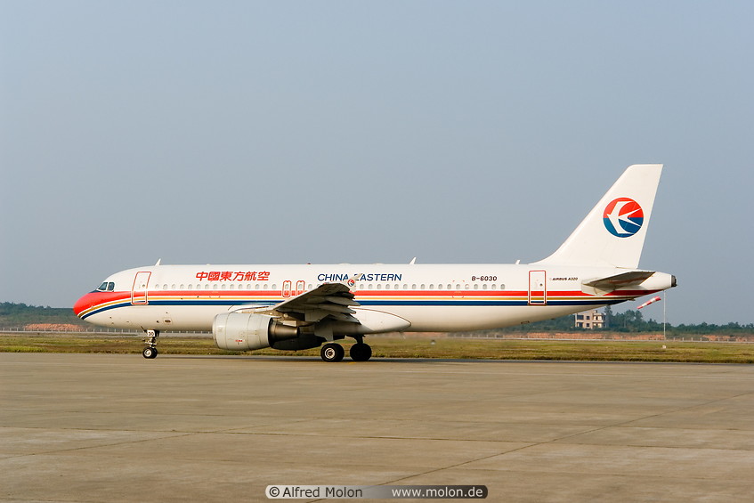 09 China Eastern plane in Yichang airport