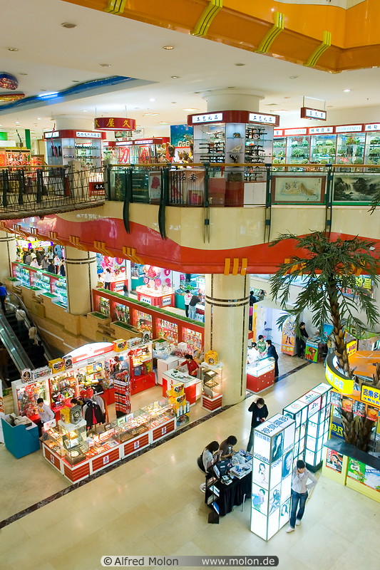 10 Shopping mall interior