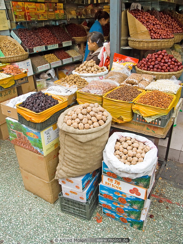 07 Nuts and dried fruits shop