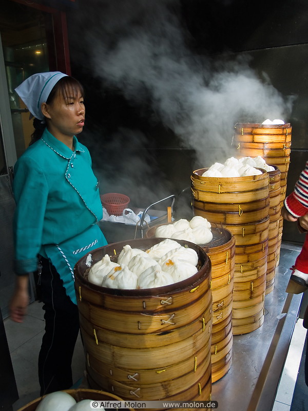 17 Lady selling steamed dumplings