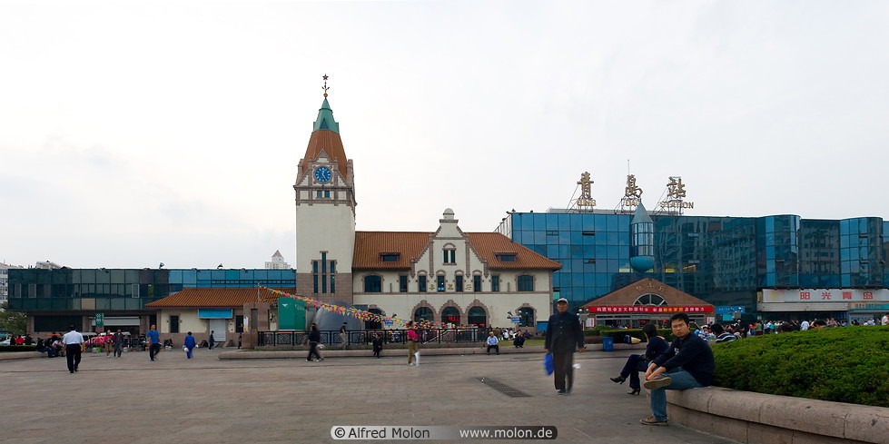 09 Railway station square