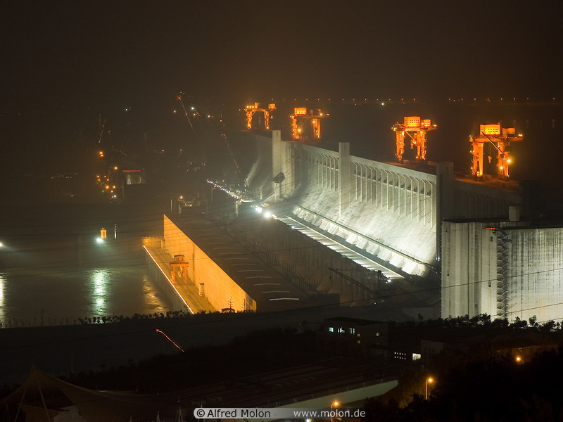 02 View of dam at night
