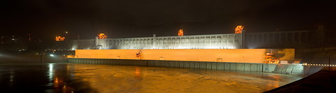 09 Night view of dam