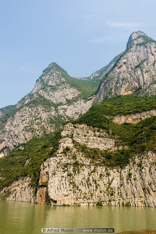 08 Steep cliffs of Wu gorge