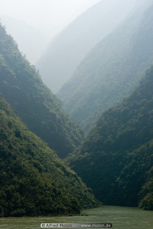 13 Gorge and steep mountains