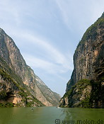 02 Daning river and steep cliffs