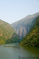 22 Daning river and steep cliffs
