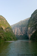 23 Daning river and steep cliffs