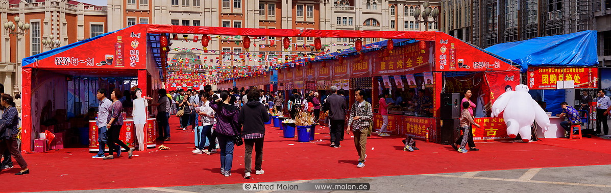 09 Open air market in Jinwan square