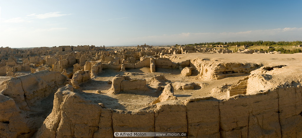 09 Panoramic view of ruins