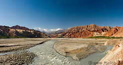01 Ghez river and red mountains