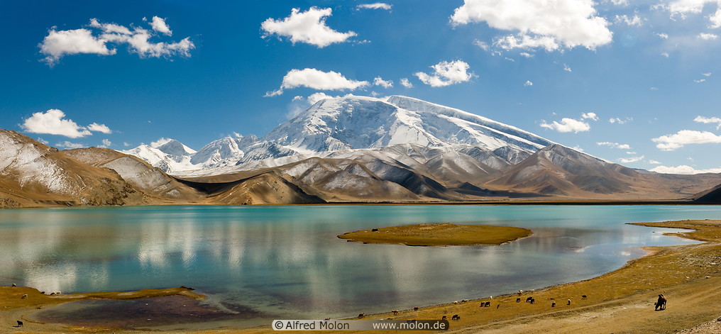 12 Karakul lake and Muztagh Ata