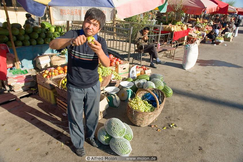 11 Fruit seller in Upal