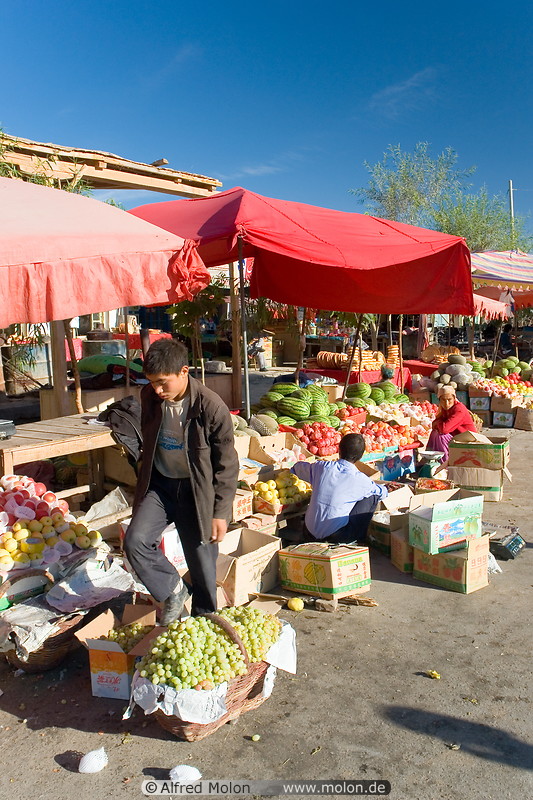 12 Fruit market in Upal