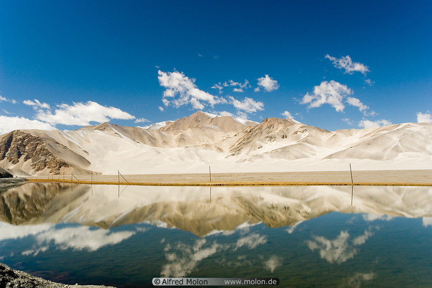 21 Shashan sand mountain and lake