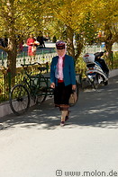 07 Tajik woman in traditional dress