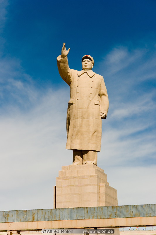 05 Statue of Mao Zedong