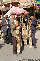17 Men selling garlic