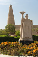 01 Statue of Emir and minaret