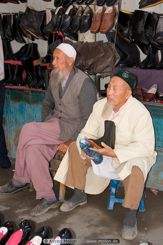 04 Elder Uighur men with beard