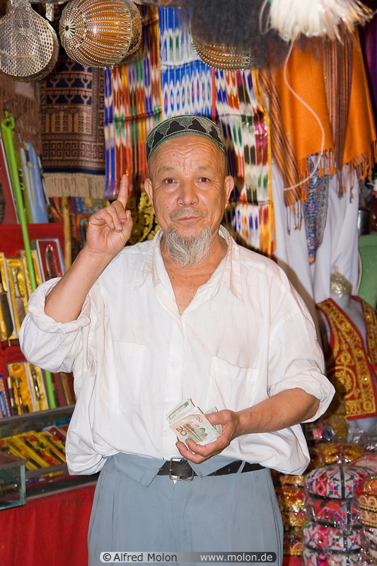 06 Elder Uighur man with beard