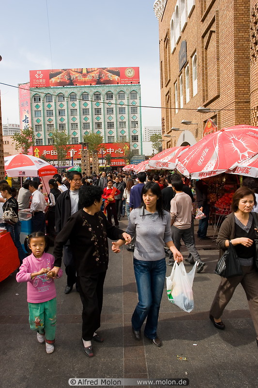 15 People walking on Erdaoqiao square