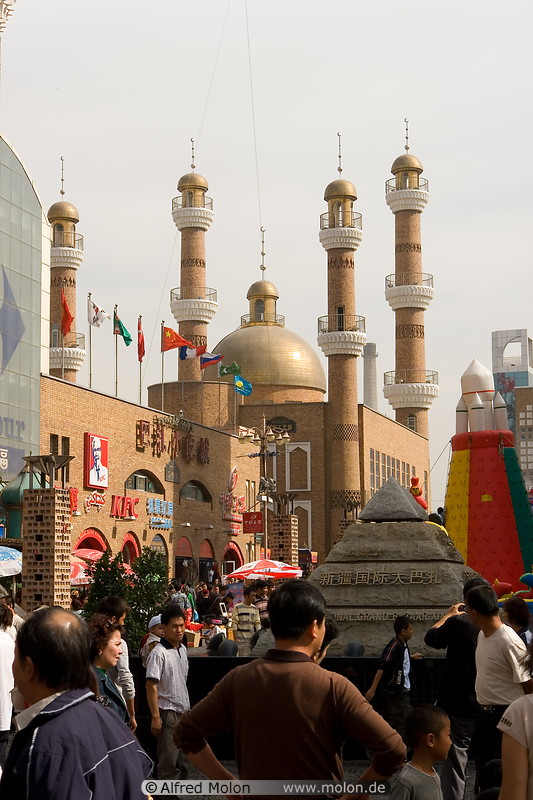 21 Erdaoqiao square and mosque