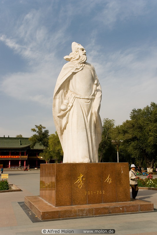 08 White statue of poet Li Bai