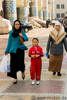 02 Uighur Muslim women with headscarf and small girl