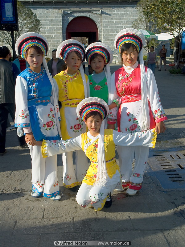 03 Bai girls in traditional dress