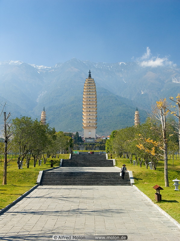02 View of the three pagodas