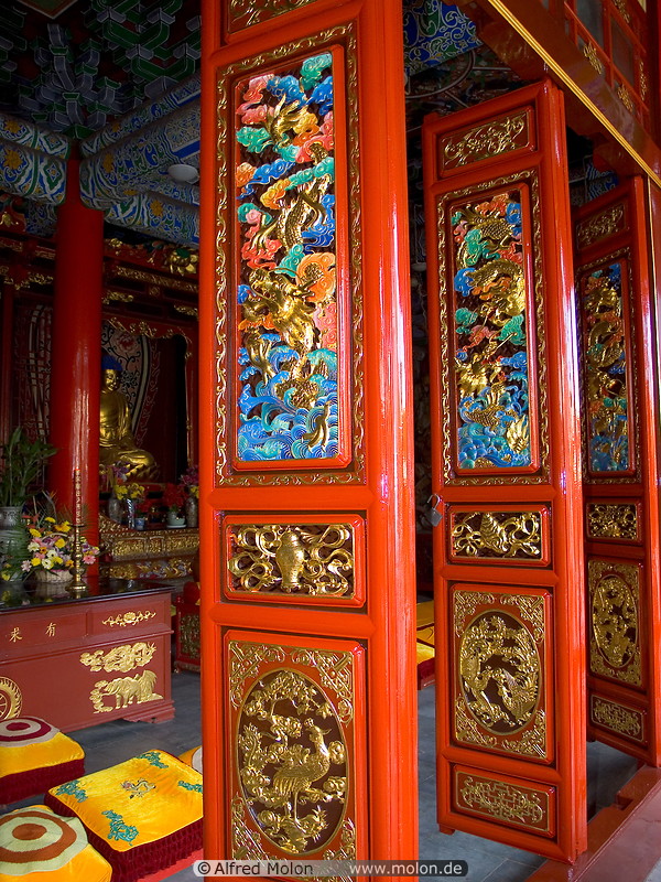16 Decorated door panels