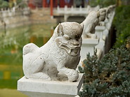10 Lion statues