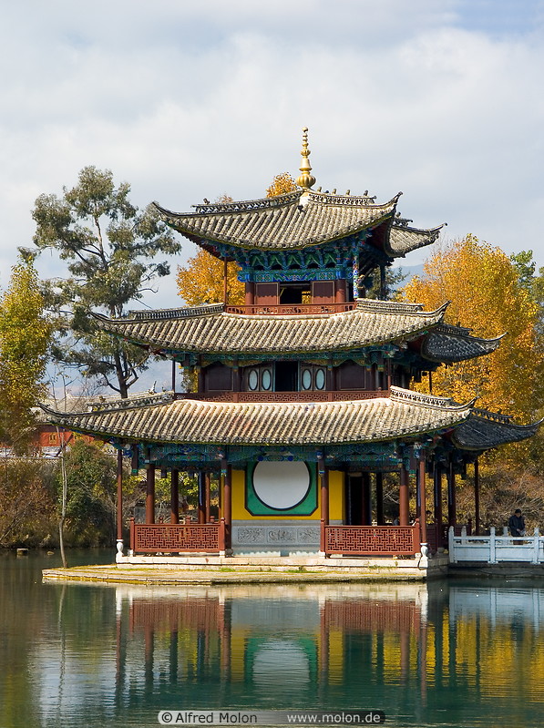 10 Chinese temple on lake