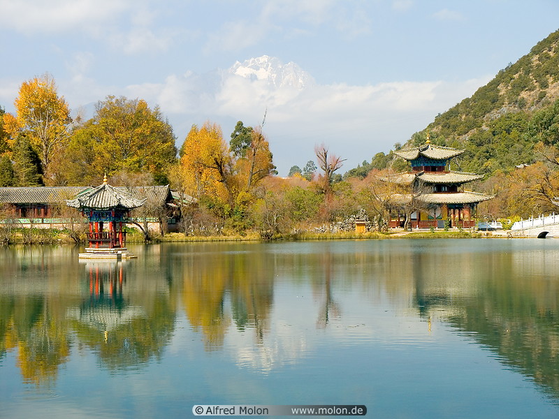 16 Yulong Shan, lake and temple