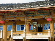 06 Tibetan house front side