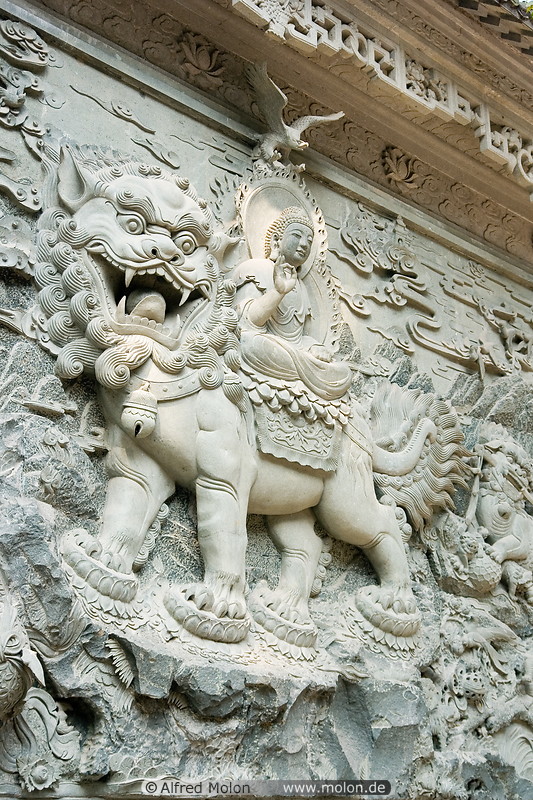 11 Lion stone carving