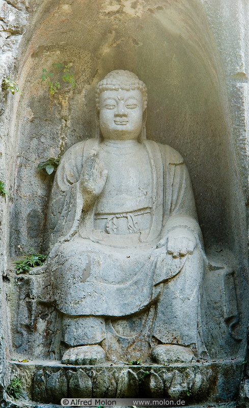 16 Buddha statue