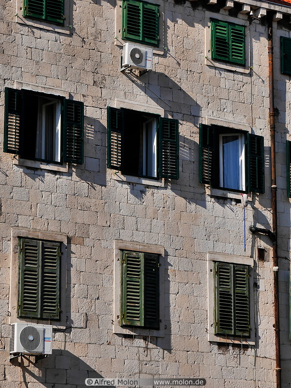 32 Facade with blinds