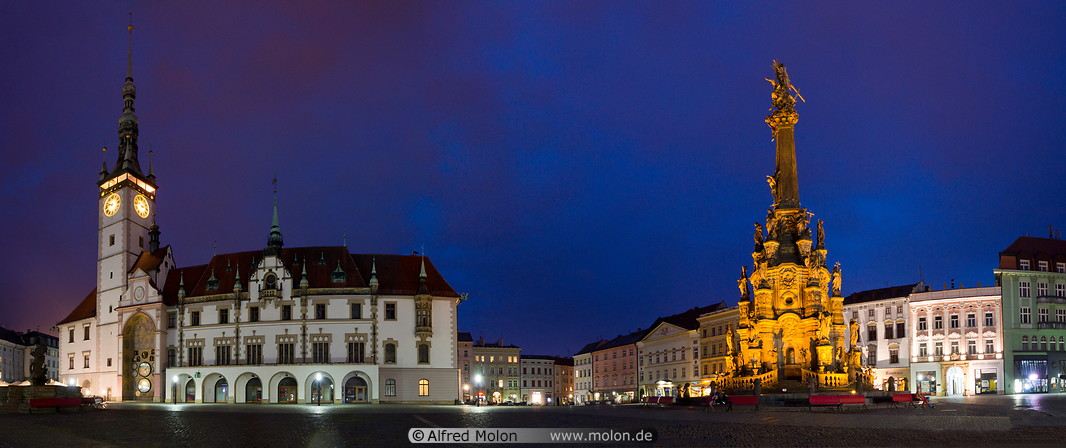 08 Horni Namesti square with town hall and holy trinity column at night