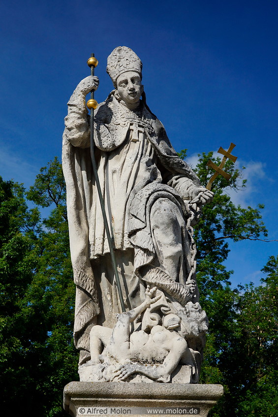 01 Statue of bishop