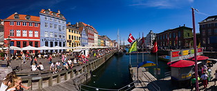 01 Nyhavn canal and houses