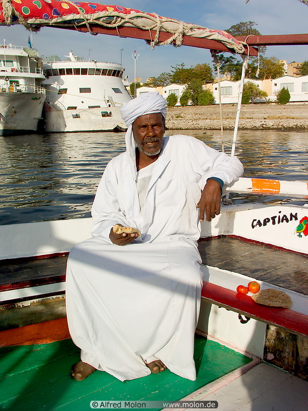 04 Nubian boatman