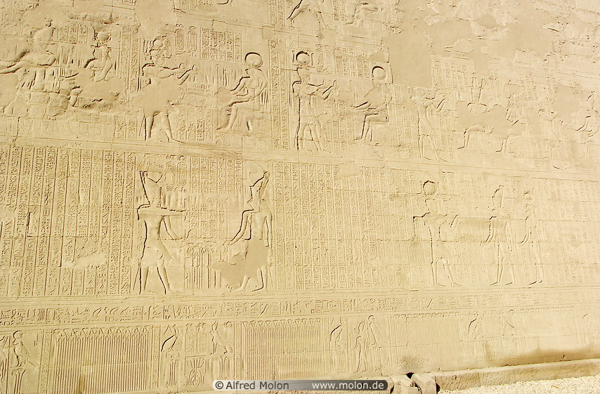 03 Bas-relief on the east wall