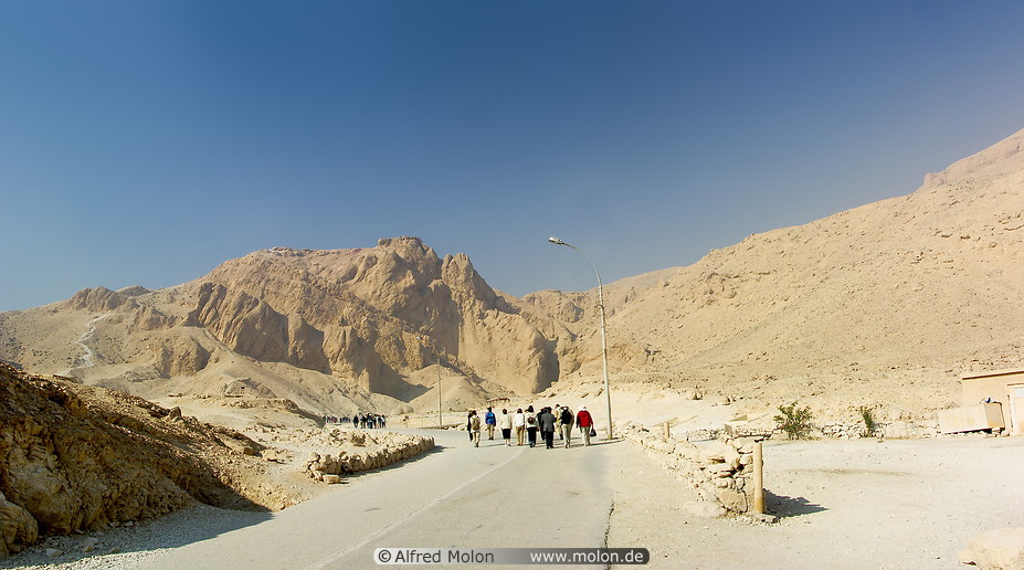01 Road leading to the Valley of the Kings