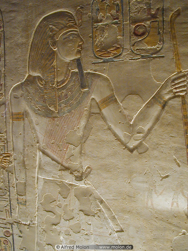 04 Bas-relief showing pharaoh